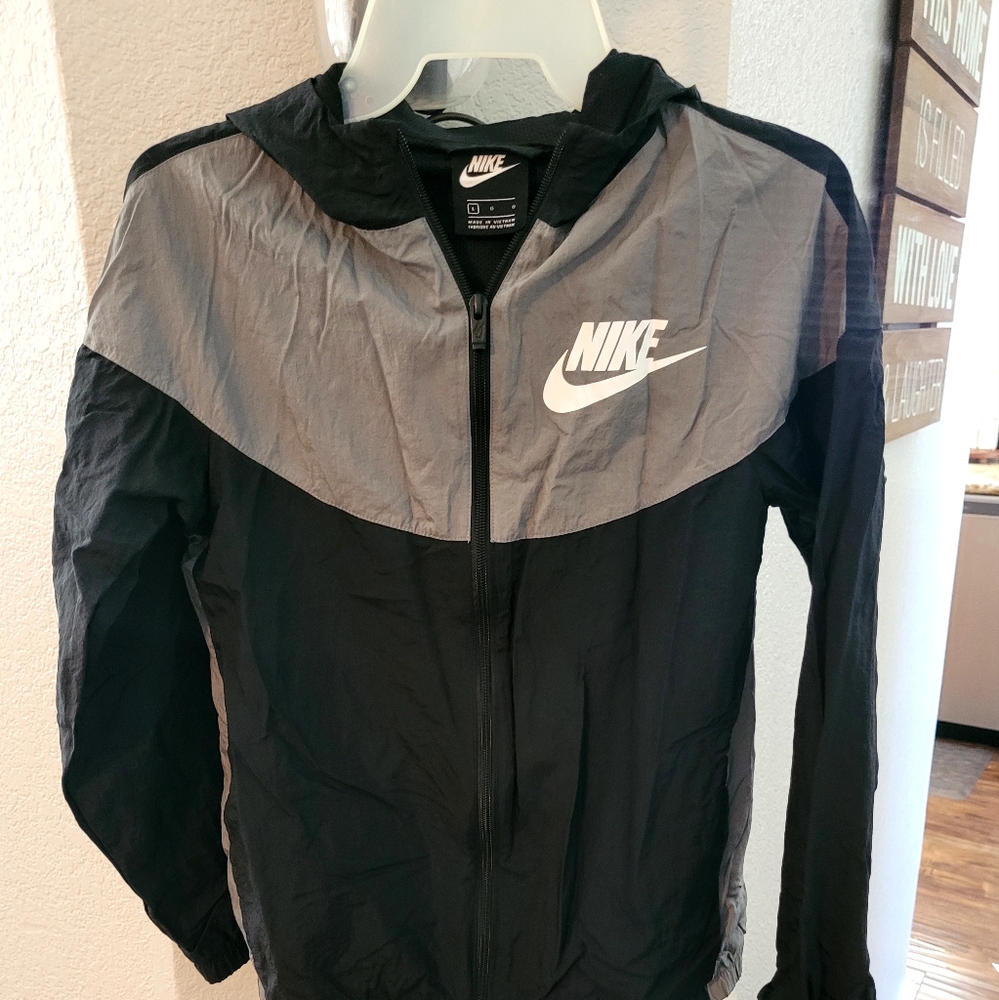 Nike Windbreaker - large